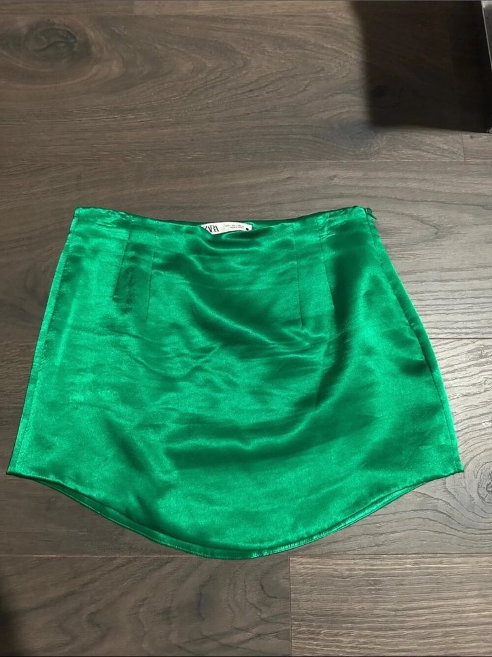 ZARA Green Satin Effect Curve Mini Skirt Size Large Blogger's Favorite